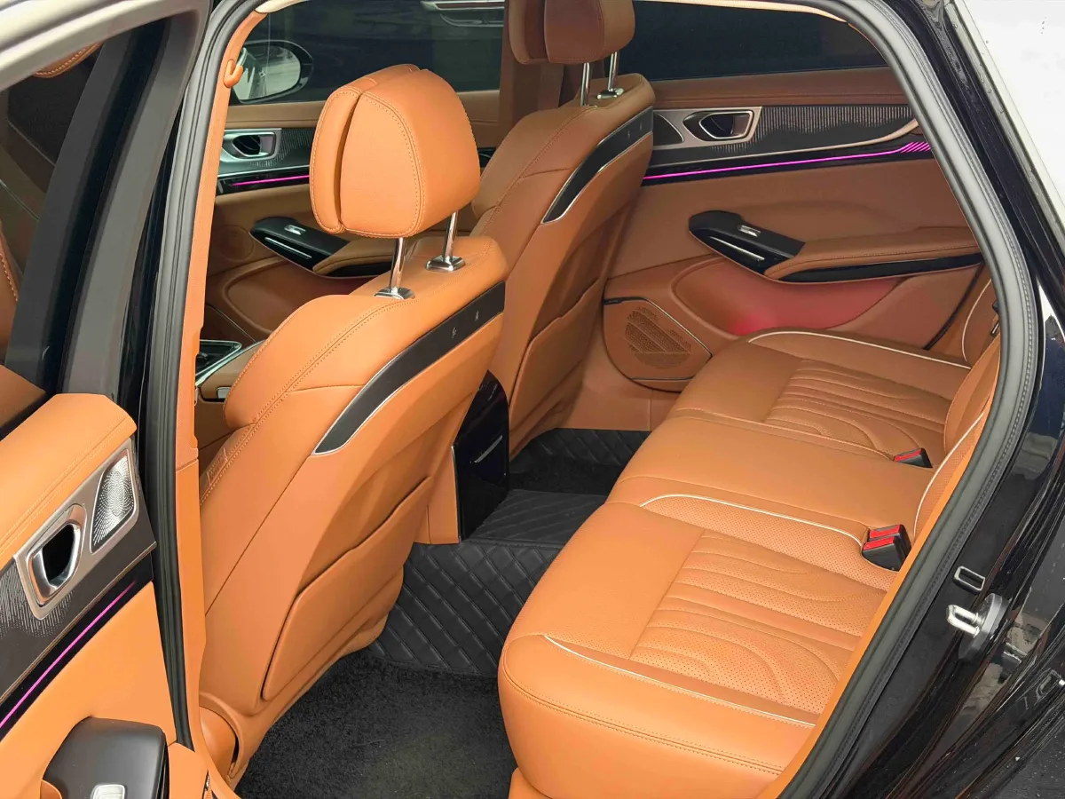 2025 HongQi H9 2.0T 252HP L4 8AT,autocango,china used car exporter,china ev exporter,chinese used car exporter,chinese used ev exporter