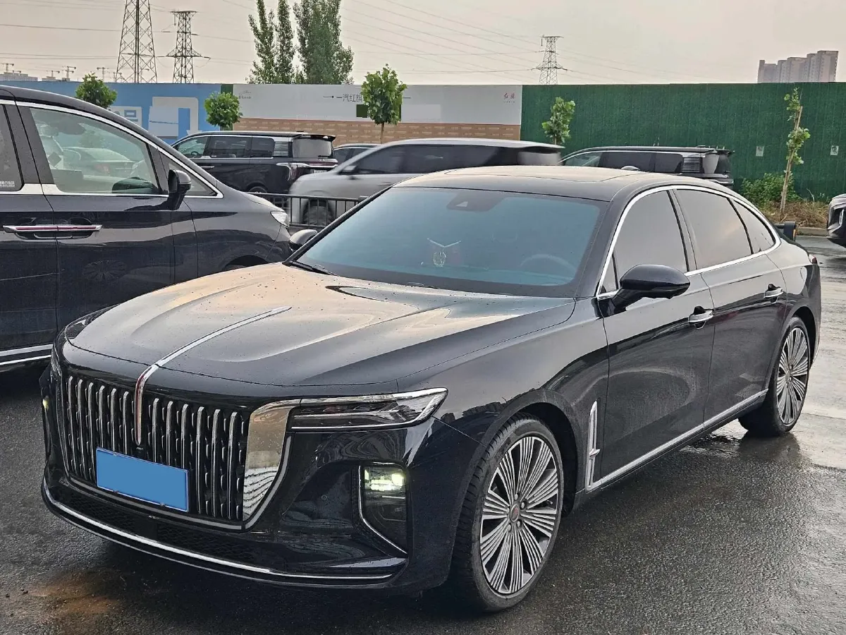 2025 HongQi H9 2.0T 252HP L4 8AT,autocango,china used car exporter,china ev exporter,chinese used car exporter,chinese used ev exporter
