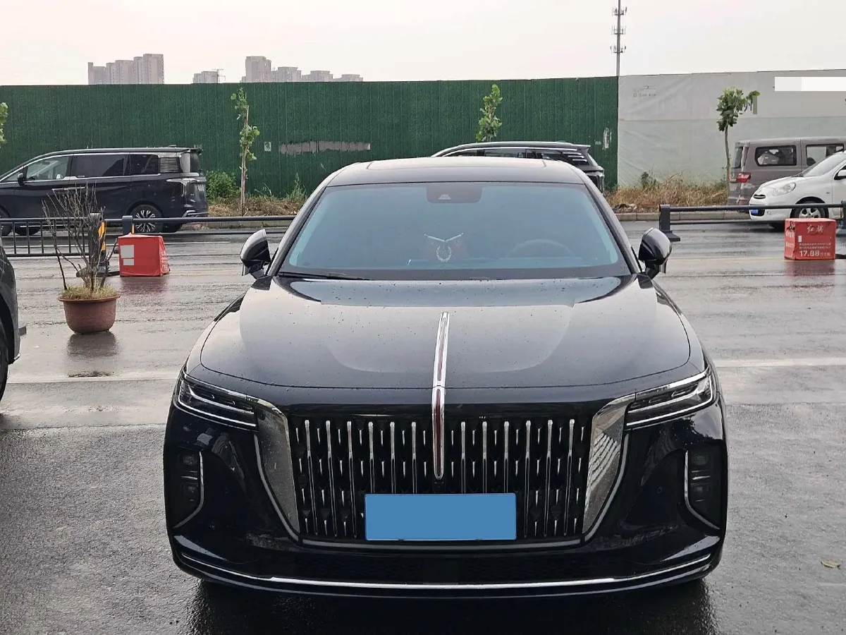 2025 HongQi H9 2.0T 252HP L4 8AT,autocango,china used car exporter,china ev exporter,chinese used car exporter,chinese used ev exporter