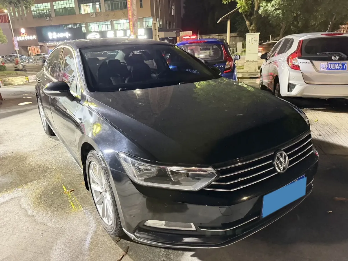 2018 Volkswagen Magotan 1.8T 180HP L4 7DCT,autocango,china used car exporter,china ev exporter,chinese used car exporter,chinese used ev exporter