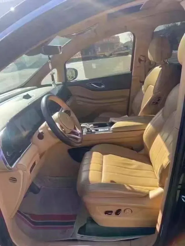 2024 Voyah Dream 1.5T 150HP L4 PHEV 43KWH,autocango,china used car exporter,china ev exporter,chinese used car exporter,chinese used ev exporter