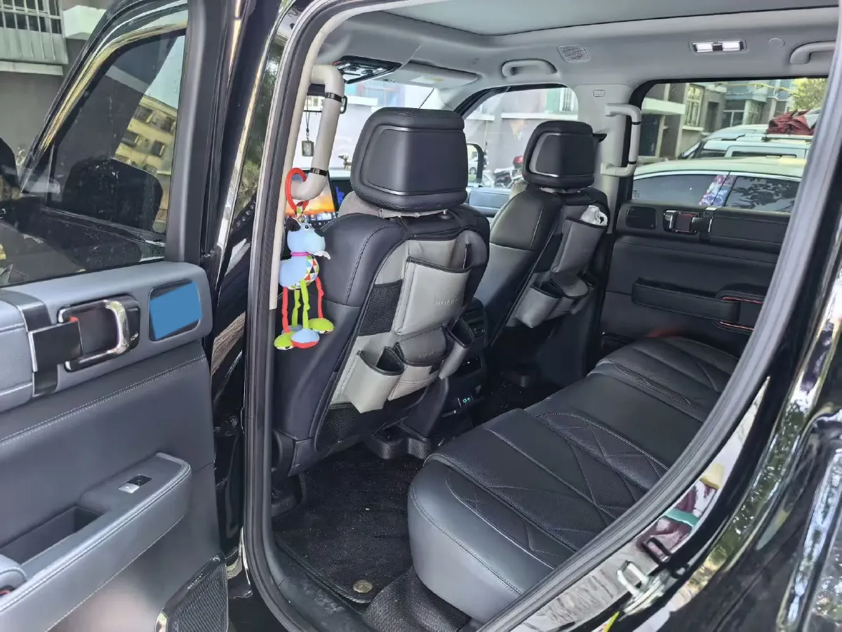 2025 FangChengBao Bao 5 1.5T 194HP L4 E-CVT PHEV 31.8KWH,autocango,china used car exporter,china ev exporter,chinese used car exporter,chinese used ev exporter