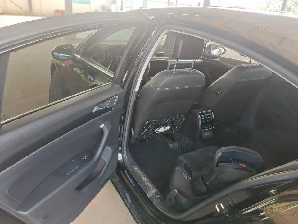 2020 Volkswagen Magotan 2.0T 220HP L4 7DCT,autocango,china used car exporter,china ev exporter,chinese used car exporter,chinese used ev exporter