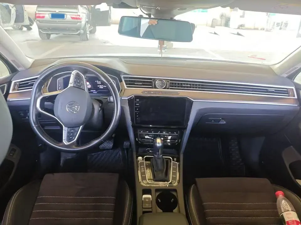 2020 Volkswagen Magotan 2.0T 220HP L4 7DCT,autocango,china used car exporter,china ev exporter,chinese used car exporter,chinese used ev exporter