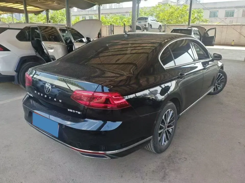 2020 Volkswagen Magotan 2.0T 220HP L4 7DCT,autocango,china used car exporter,china ev exporter,chinese used car exporter,chinese used ev exporter