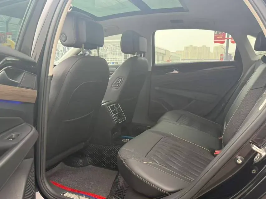 2020 Volkswagen Passat 2.0T 186HP L4 7DCT,autocango,china used car exporter,china ev exporter,chinese used car exporter,chinese used ev exporter
