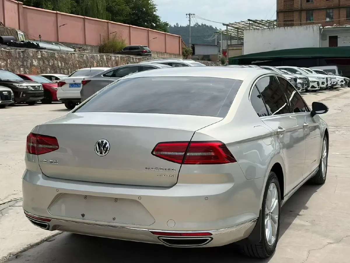 2017 Volkswagen Magotan 1.8T 180HP L4 7DCT,autocango,china used car exporter,china ev exporter,chinese used car exporter,chinese used ev exporter