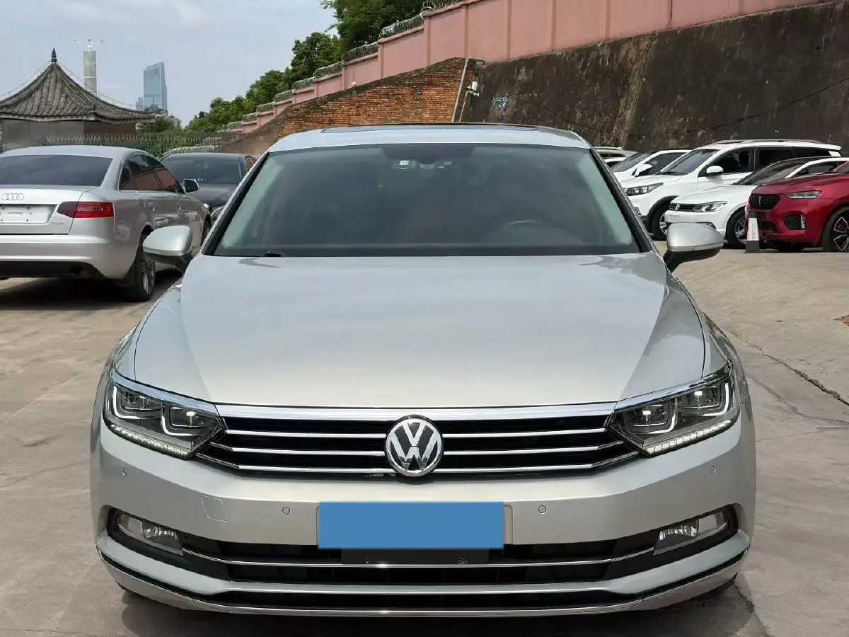 2017 Volkswagen Magotan 1.8T 180HP L4 7DCT,autocango,china used car exporter,china ev exporter,chinese used car exporter,chinese used ev exporter