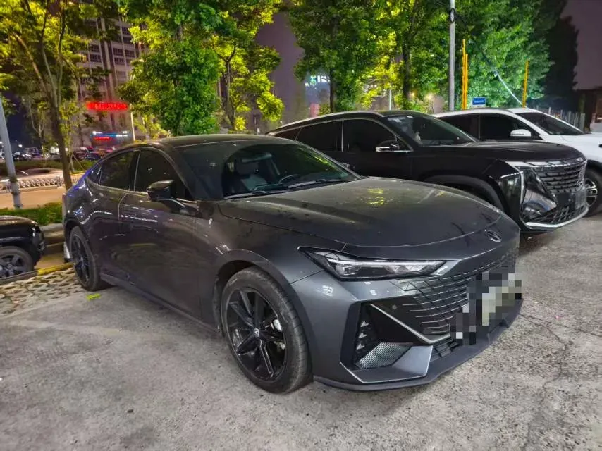 2022 ChangAn UNI-V 1.5T 188HP L4 7DCT,autocango,china used car exporter,china ev exporter,chinese used car exporter,chinese used ev exporter