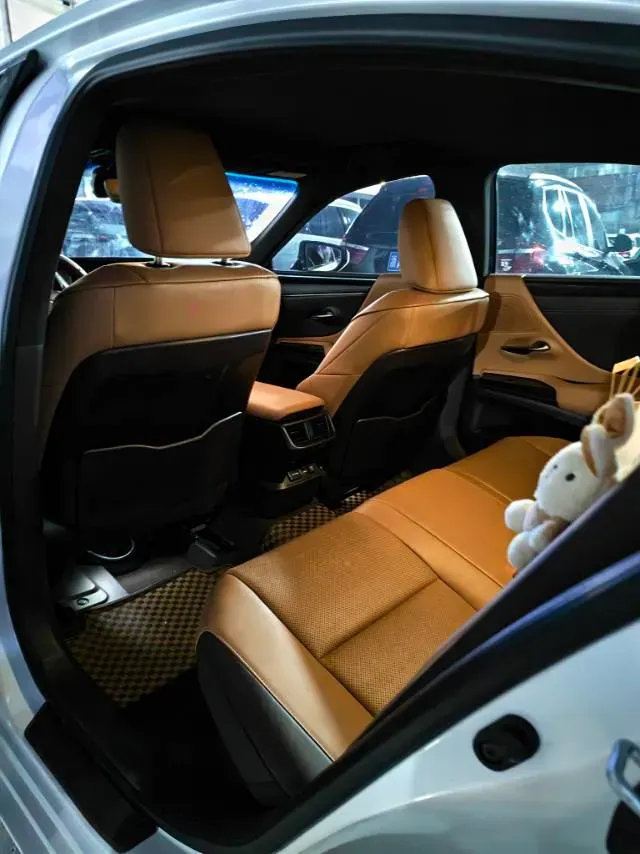2020 Lexus ES 2.5L 178HP L4 E-CVT Hybrid,autocango,china used car exporter,china ev exporter,chinese used car exporter,chinese used ev exporter