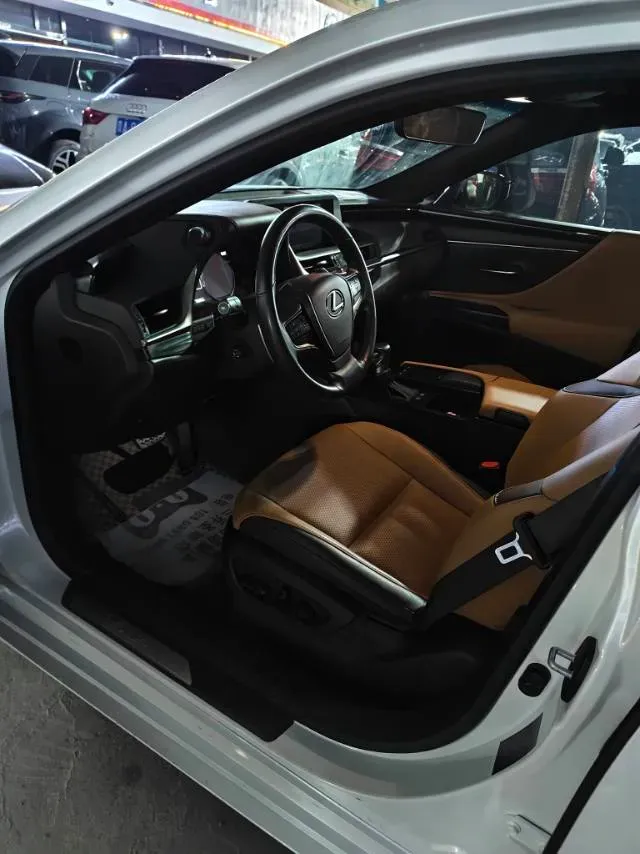 2020 Lexus ES 2.5L 178HP L4 E-CVT Hybrid,autocango,china used car exporter,china ev exporter,chinese used car exporter,chinese used ev exporter