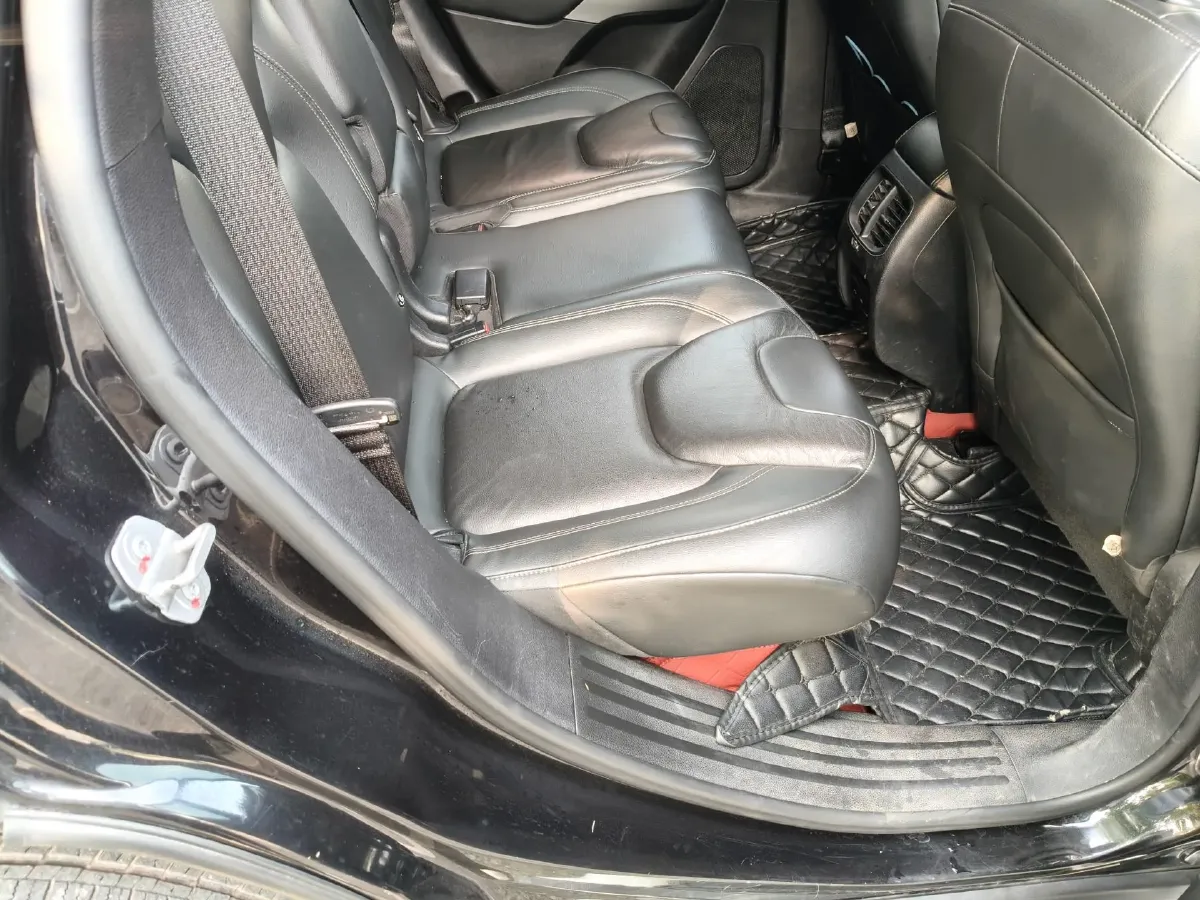 2019 Jeep Cherokee 2.0T 234HP L4 9AT,autocango,china used car exporter,china ev exporter,chinese used car exporter,chinese used ev exporter
