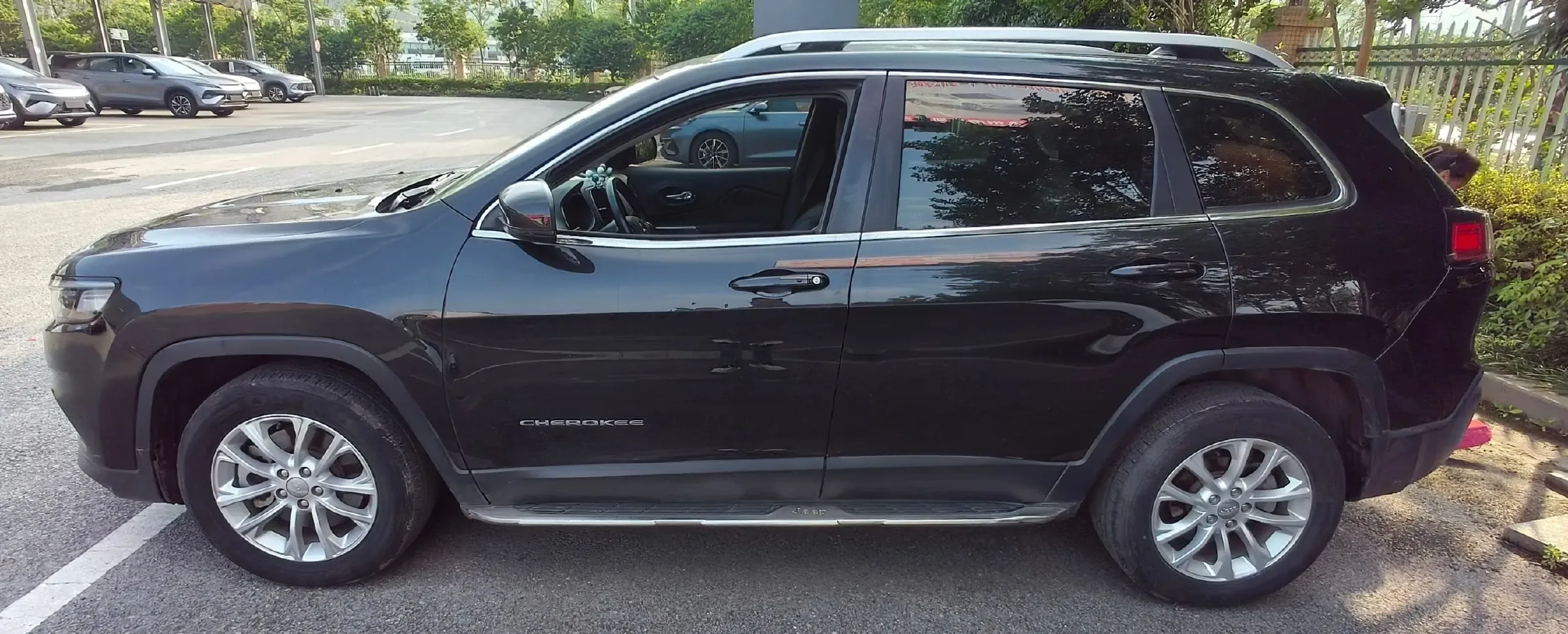 2019 Jeep Cherokee 2.0T 234HP L4 9AT,autocango,china used car exporter,china ev exporter,chinese used car exporter,chinese used ev exporter