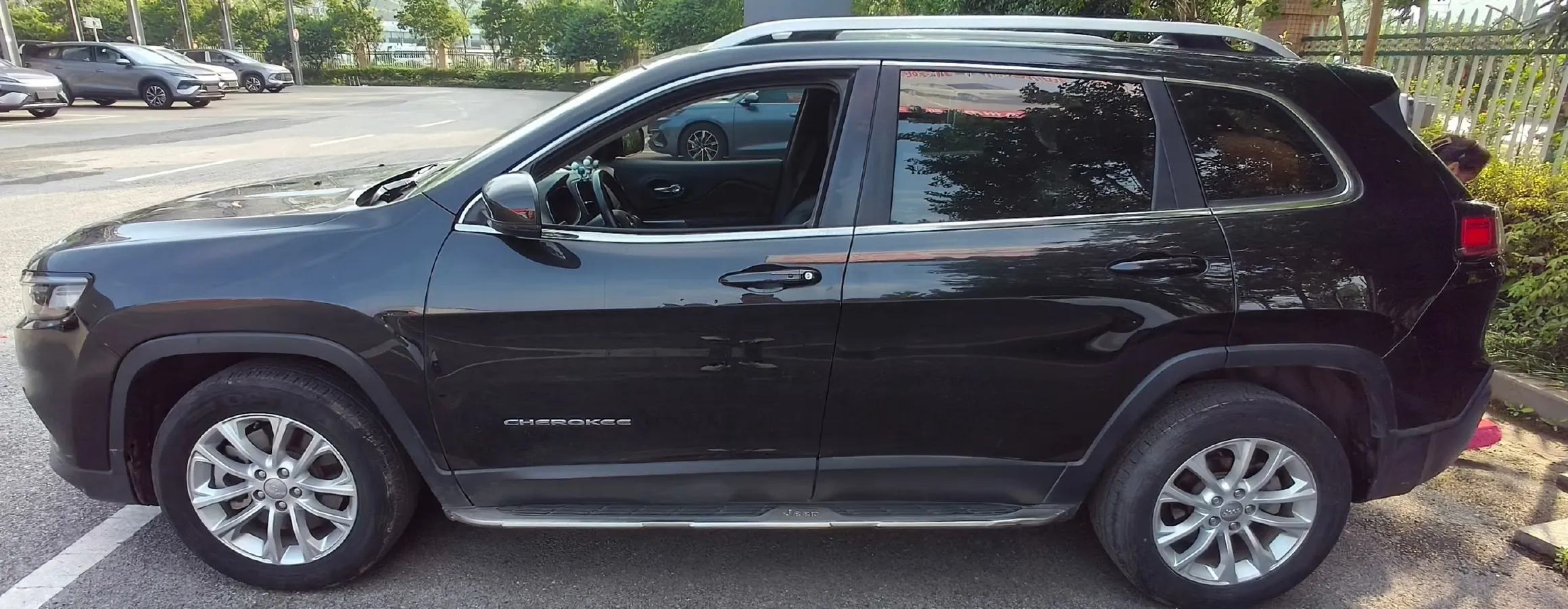 2019 Jeep Cherokee 2.0T 234HP L4 9AT,autocango,china used car exporter,china ev exporter,chinese used car exporter,chinese used ev exporter