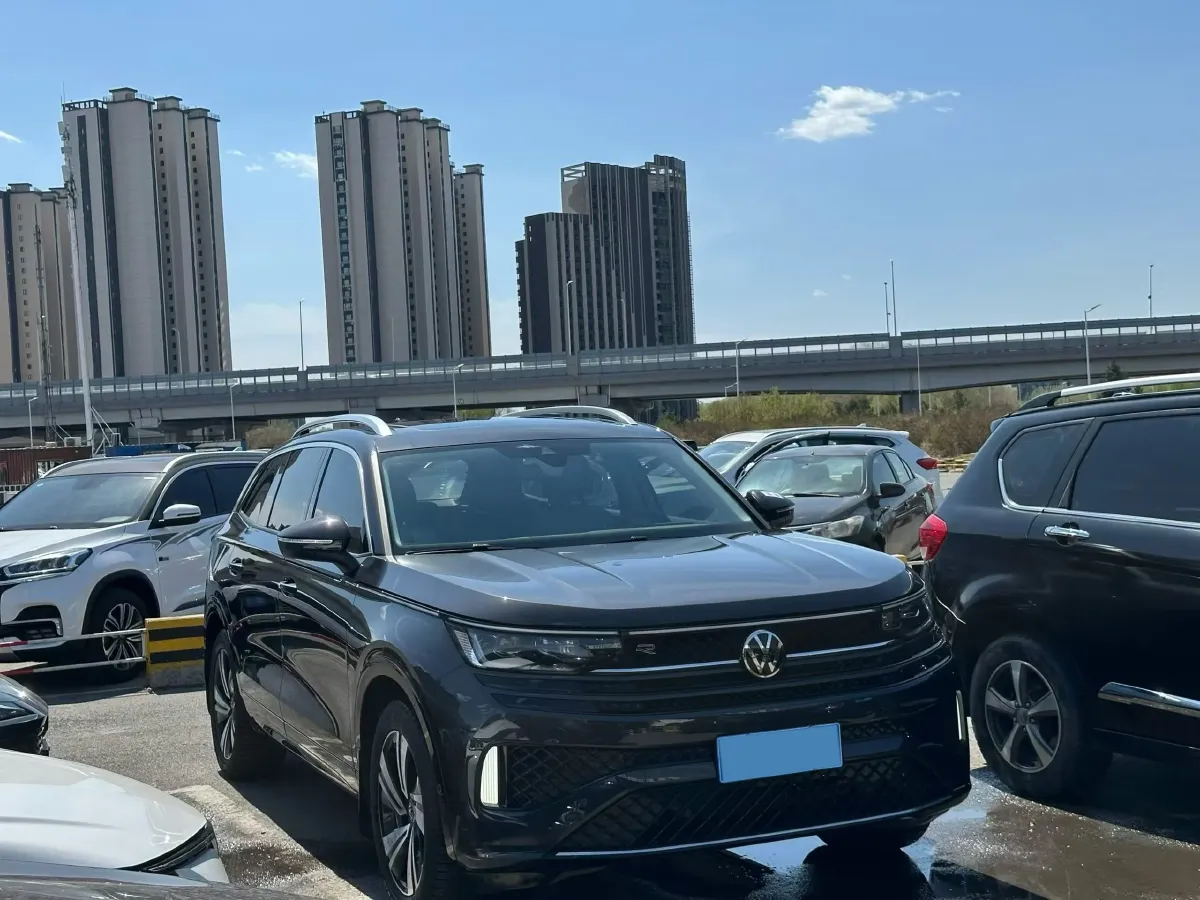 2024 Volkswagen Tavendor 2.0T 220HP L4 7DCT,autocango,china used car exporter,china ev exporter,chinese used car exporter,chinese used ev exporter