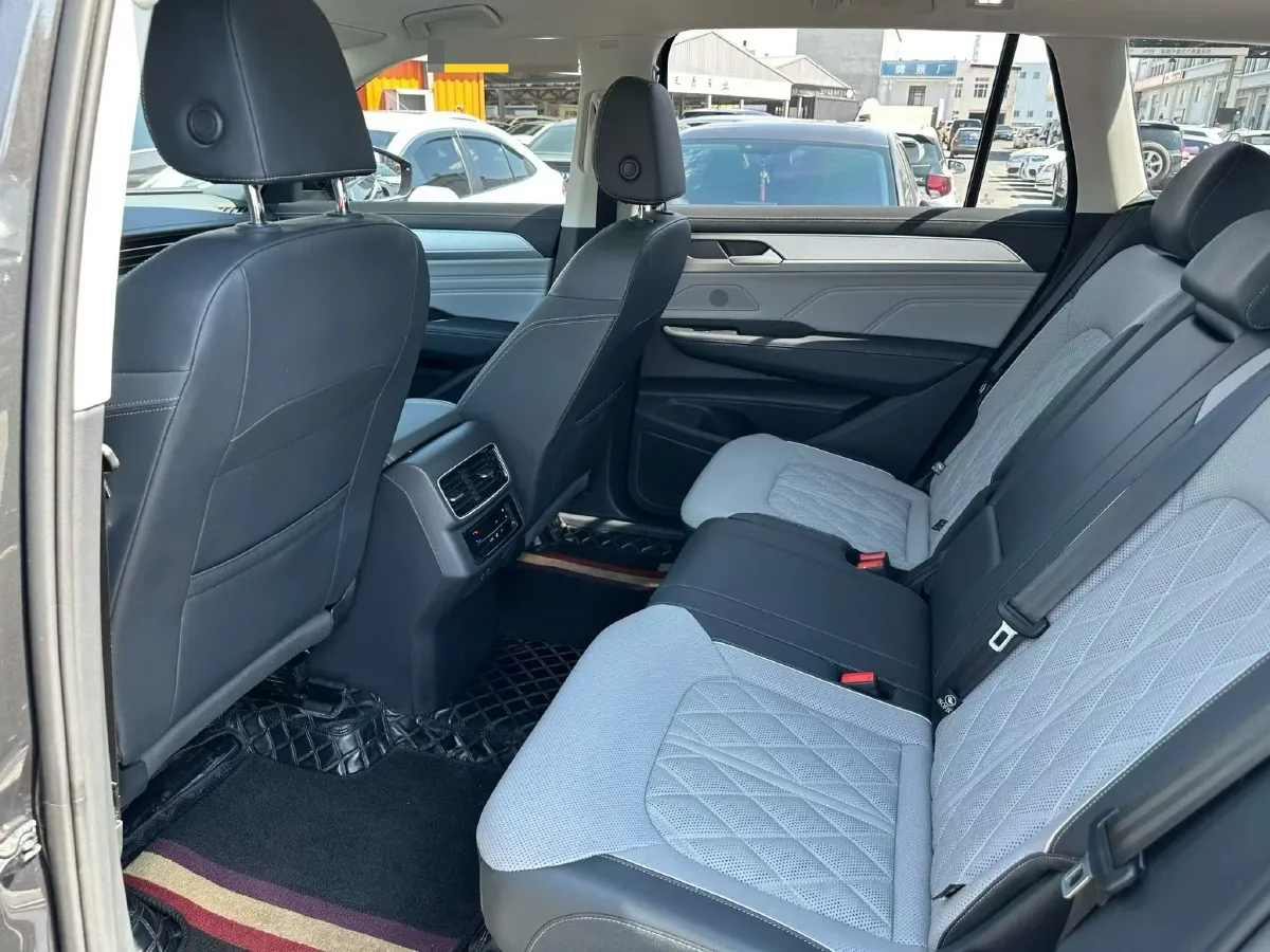 2024 Volkswagen Tavendor 2.0T 220HP L4 7DCT,autocango,china used car exporter,china ev exporter,chinese used car exporter,chinese used ev exporter