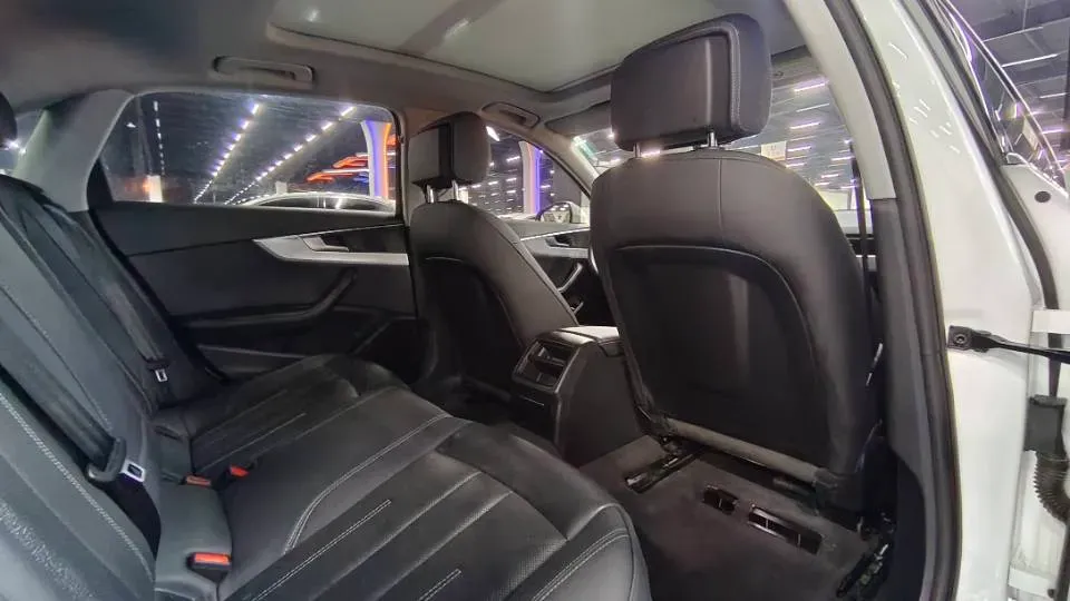 2020 Audi A4L 2.0T 190HP L4 7DCT,autocango,china used car exporter,china ev exporter,chinese used car exporter,chinese used ev exporter
