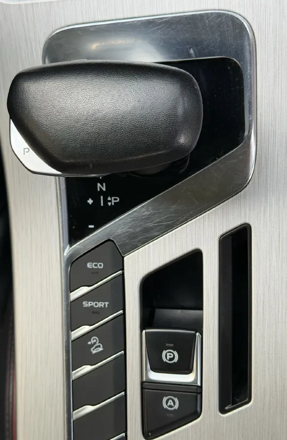 2021 Geely Coolray 1.4T 141HP L4 6DCT,autocango,china used car exporter,china ev exporter,chinese used car exporter,chinese used ev exporter