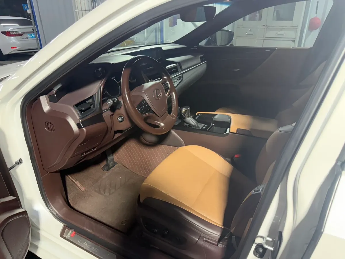 2020 Lexus ES 2.0L 173HP L4 CVT,autocango,china used car exporter,china ev exporter,chinese used car exporter,chinese used ev exporter