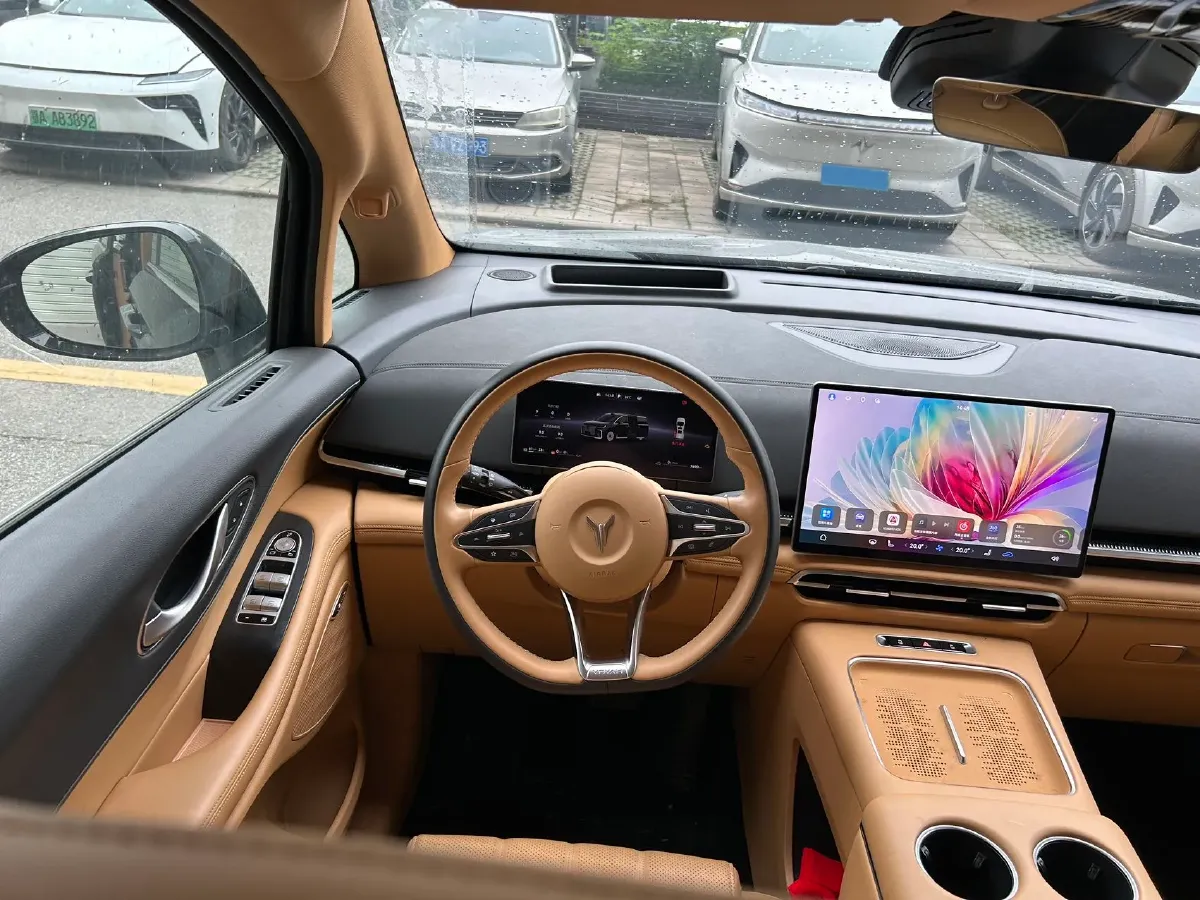 2025 Voyah Dream 1.5T 150HP L4 PHEV 41.7KWH,autocango,china used car exporter,china ev exporter,chinese used car exporter,chinese used ev exporter