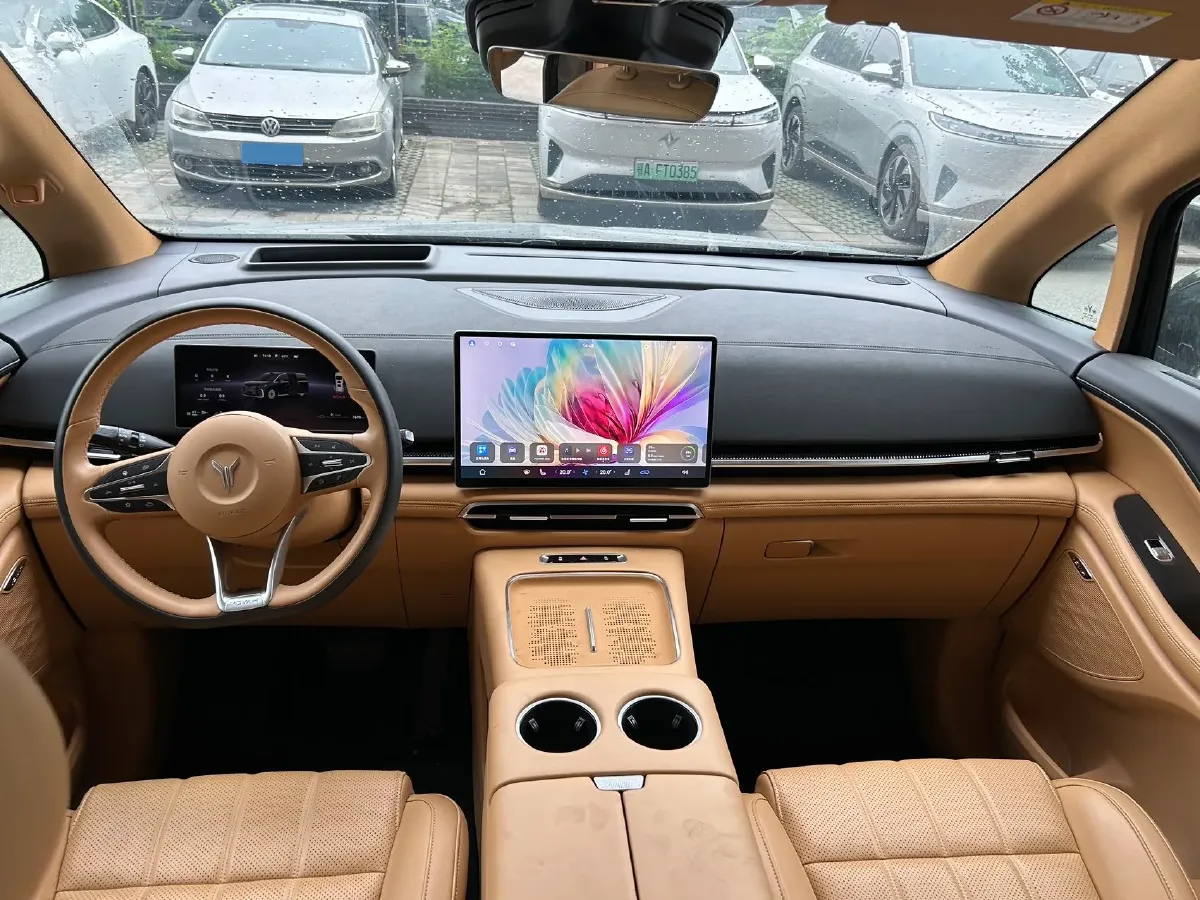 2025 Voyah Dream 1.5T 150HP L4 PHEV 41.7KWH,autocango,china used car exporter,china ev exporter,chinese used car exporter,chinese used ev exporter