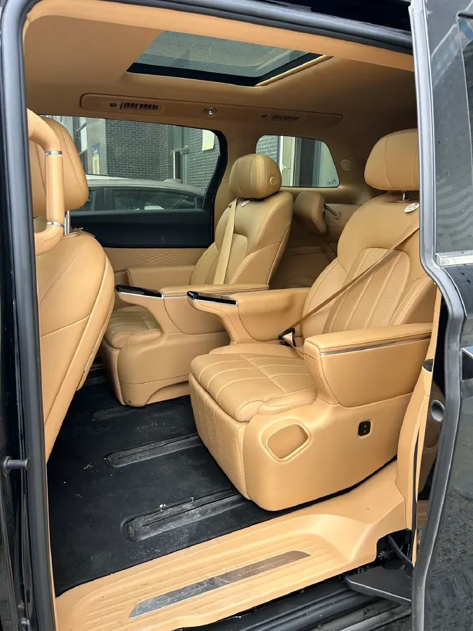 2025 Voyah Dream 1.5T 150HP L4 PHEV 41.7KWH,autocango,china used car exporter,china ev exporter,chinese used car exporter,chinese used ev exporter