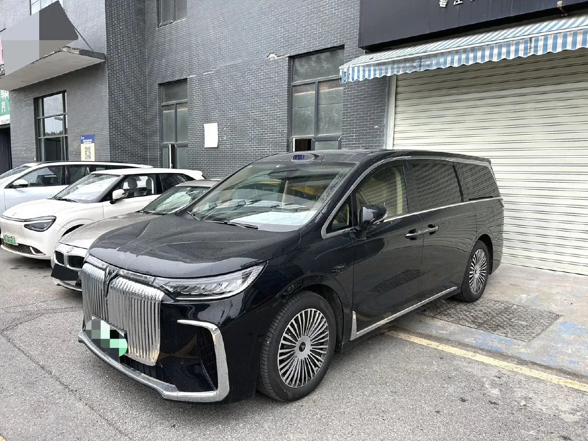 2025 Voyah Dream 1.5T 150HP L4 PHEV 41.7KWH,autocango,china used car exporter,china ev exporter,chinese used car exporter,chinese used ev exporter
