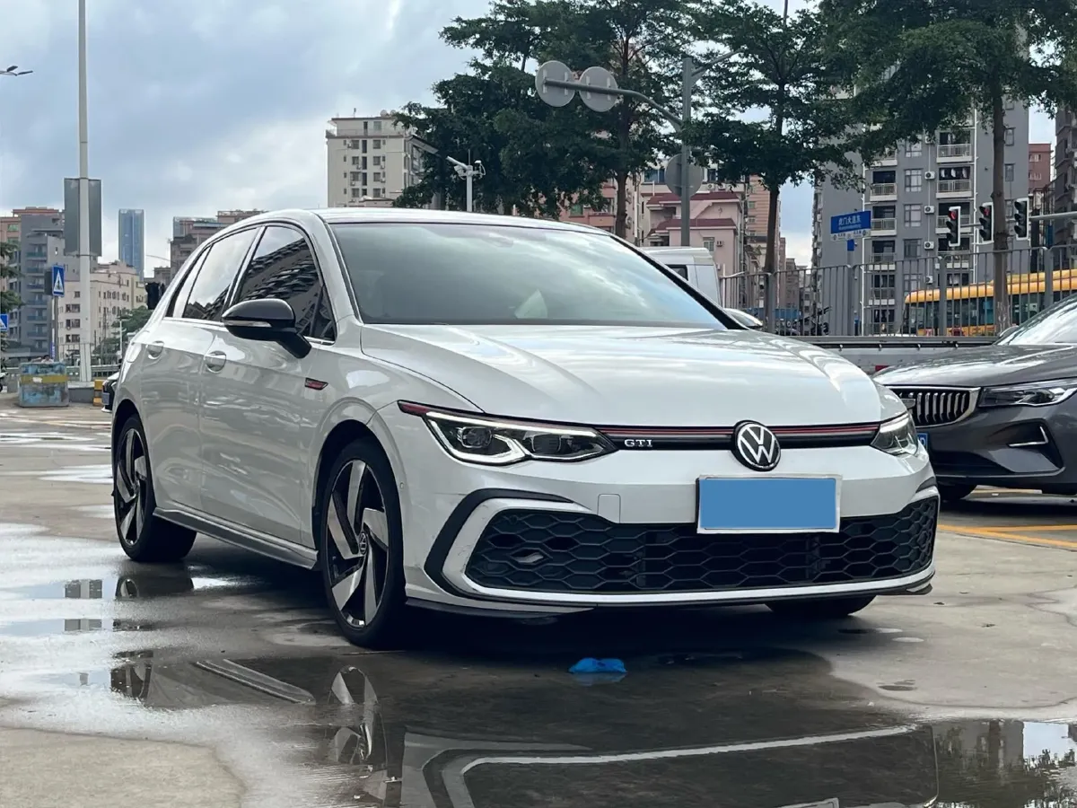 2023 Volkswagen GolfGTI 2.0T 220HP L4 7DCT,autocango,china used car exporter,china ev exporter,chinese used car exporter,chinese used ev exporter