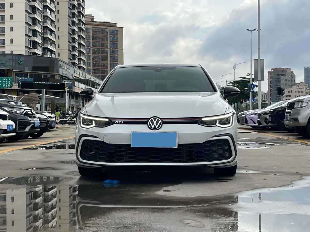 2023 Volkswagen GolfGTI 2.0T 220HP L4 7DCT,autocango,china used car exporter,china ev exporter,chinese used car exporter,chinese used ev exporter