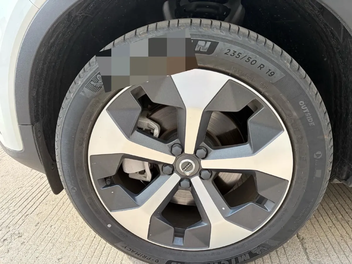 2025 Volvo XC40 2.0T 197HP L4 7DCT,autocango,china used car exporter,china ev exporter,chinese used car exporter,chinese used ev exporter