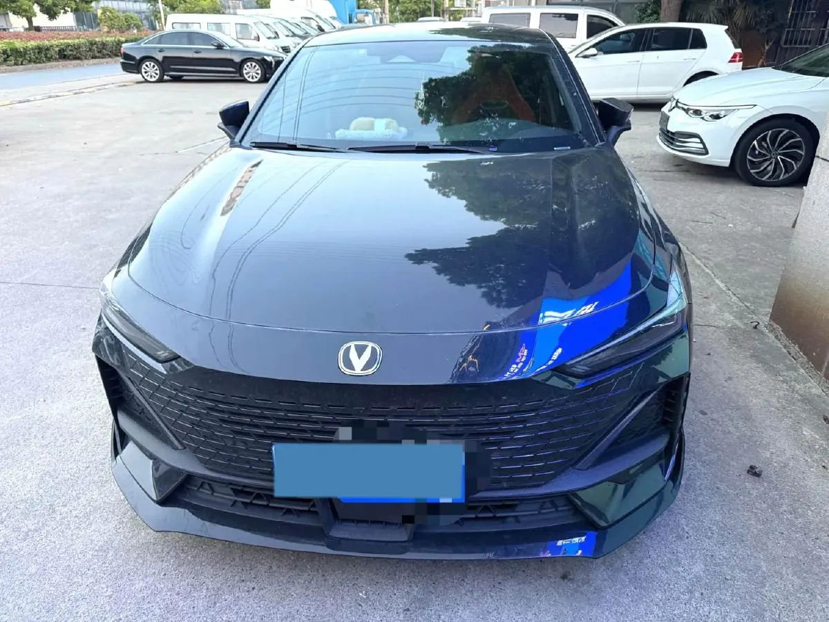 2023 ChangAn UNI-V 1.5T 188HP L4 7DCT,autocango,china used car exporter,china ev exporter,chinese used car exporter,chinese used ev exporter