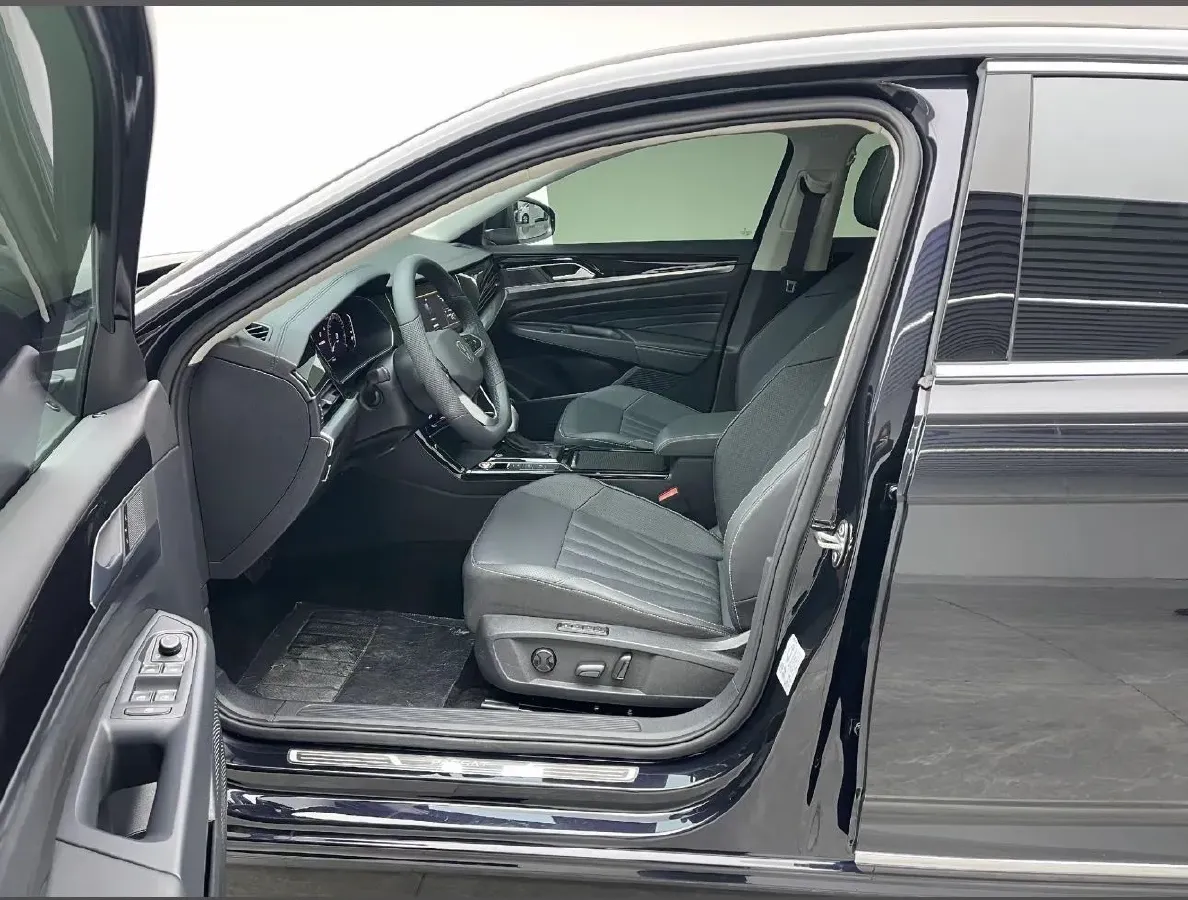 2024 Volkswagen Passat 2.0T 220HP L4 7DCT,autocango,china used car exporter,china ev exporter,chinese used car exporter,chinese used ev exporter