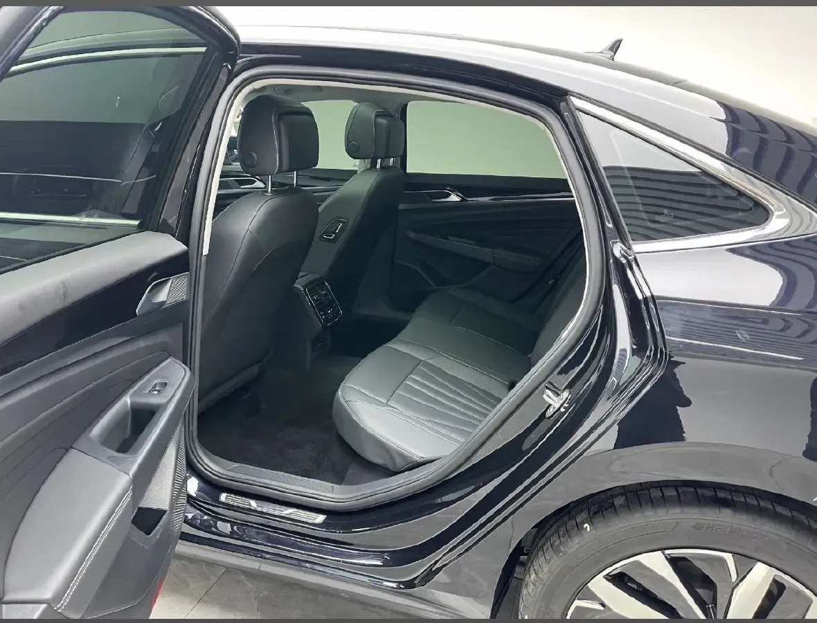 2024 Volkswagen Passat 2.0T 220HP L4 7DCT,autocango,china used car exporter,china ev exporter,chinese used car exporter,chinese used ev exporter