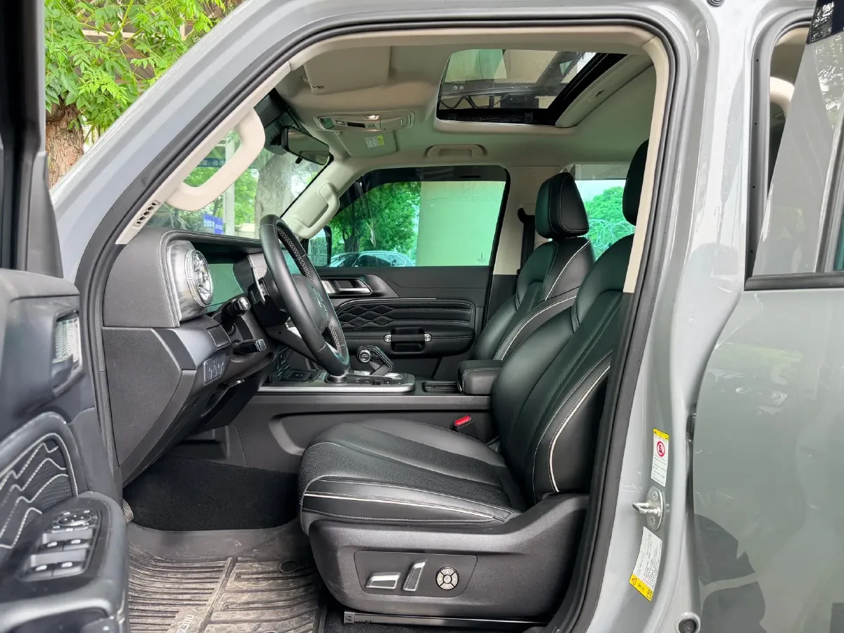 2021 Tank 300 2.0T 227HP L4 8AT,autocango,china used car exporter,china ev exporter,chinese used car exporter,chinese used ev exporter