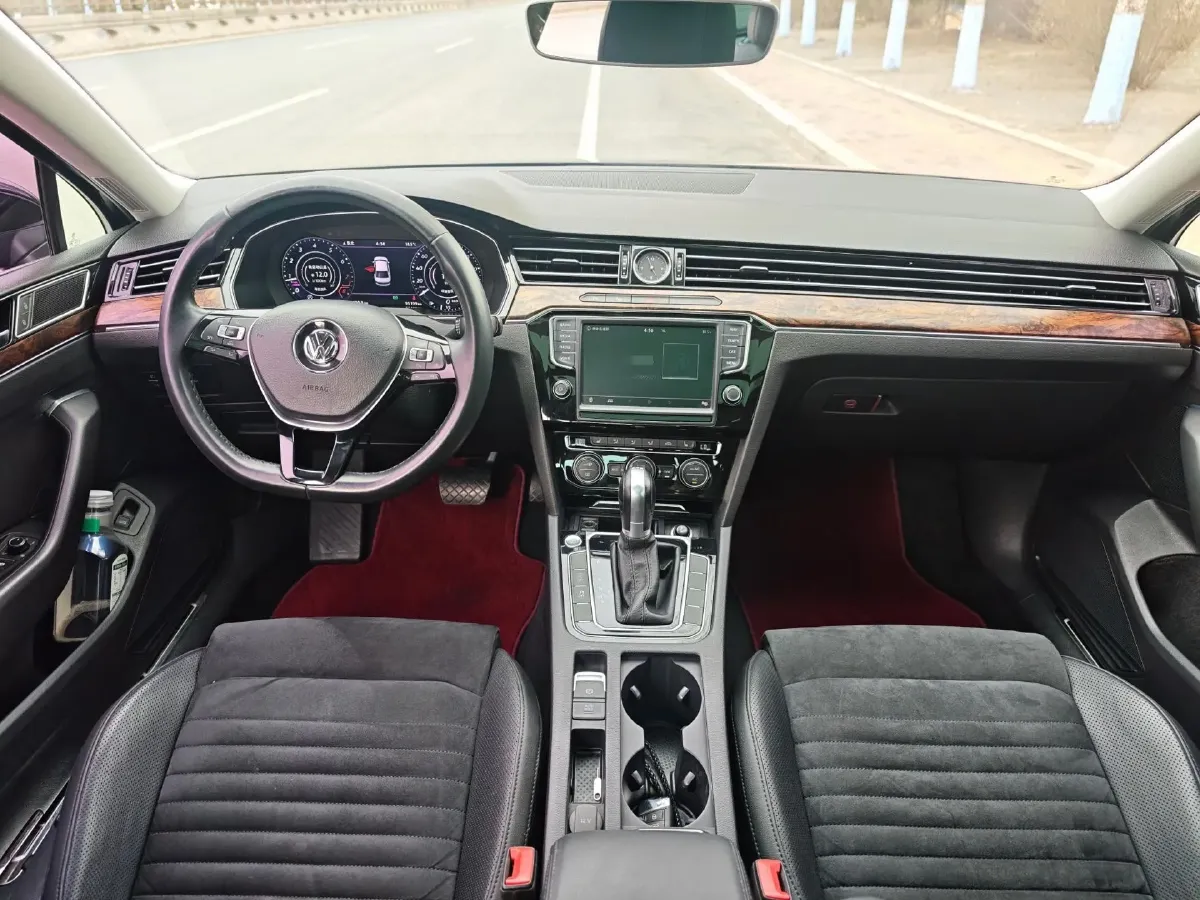 2017 Volkswagen Magotan 1.8T 180HP L4 7DCT,autocango,china used car exporter,china ev exporter,chinese used car exporter,chinese used ev exporter