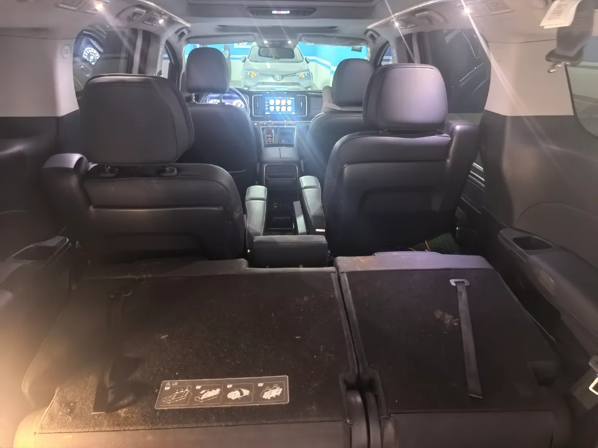 2021 GAC Trumpchi M8 2.0T 252HP L4 8AT,autocango,china used car exporter,china ev exporter,chinese used car exporter,chinese used ev exporter