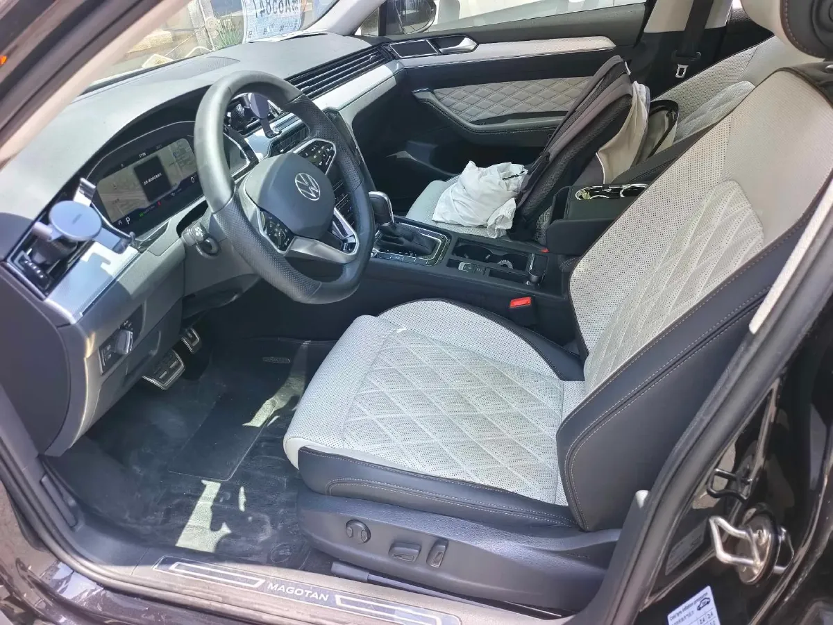 2023 Volkswagen Magotan 2.0T 186HP L4 7DCT,autocango,china used car exporter,china ev exporter,chinese used car exporter,chinese used ev exporter