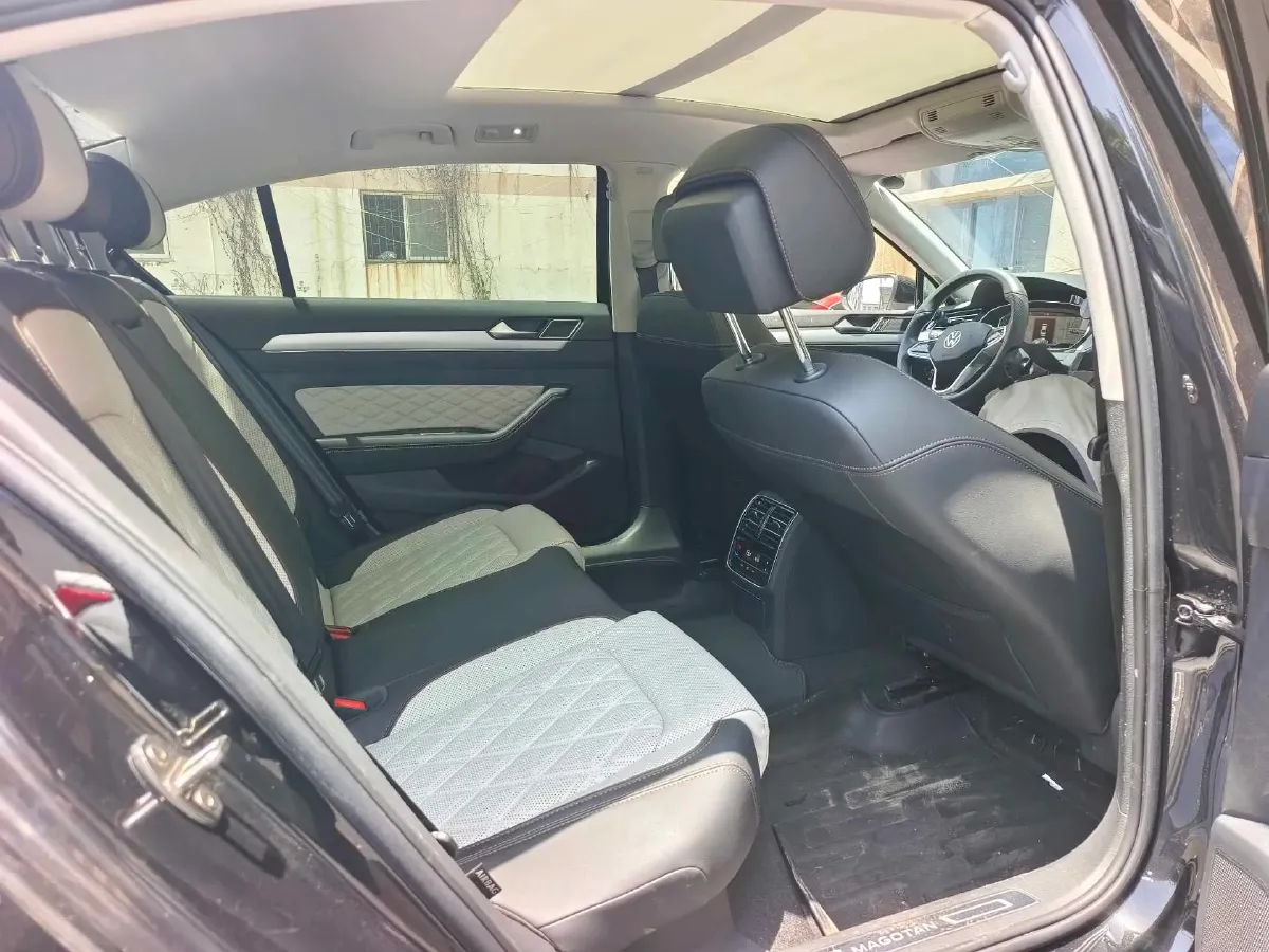 2023 Volkswagen Magotan 2.0T 186HP L4 7DCT,autocango,china used car exporter,china ev exporter,chinese used car exporter,chinese used ev exporter