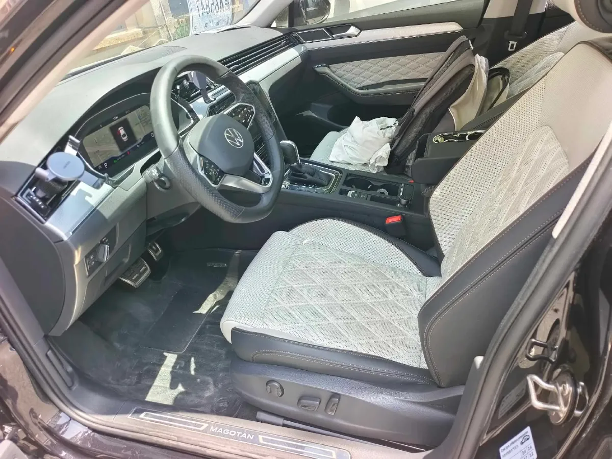 2023 Volkswagen Magotan 2.0T 186HP L4 7DCT,autocango,china used car exporter,china ev exporter,chinese used car exporter,chinese used ev exporter