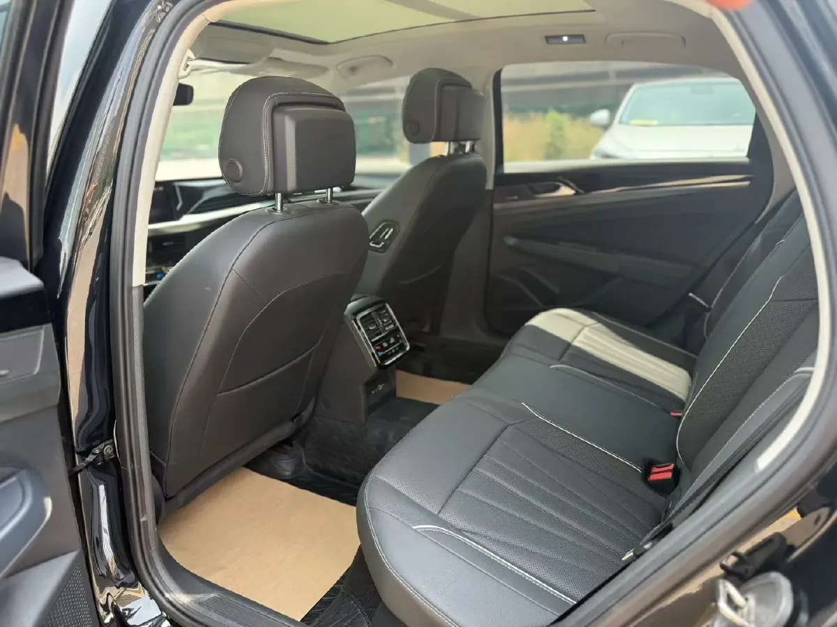 2024 Volkswagen Passat 2.0T 186HP L4 7DCT,autocango,china used car exporter,china ev exporter,chinese used car exporter,chinese used ev exporter