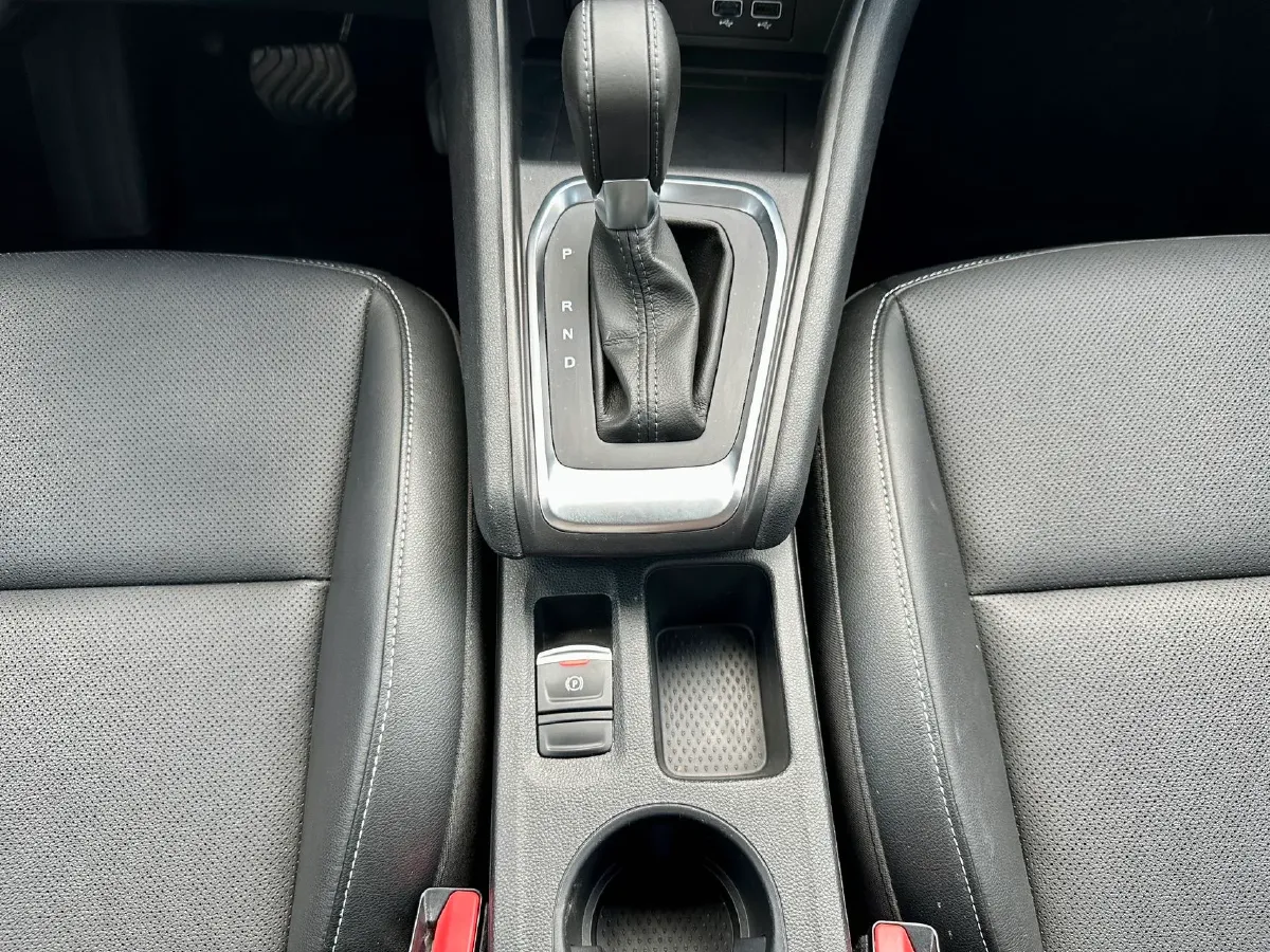 2019 Renault Captur 1.3T 159HP L4 7DCT,autocango,china used car exporter,china ev exporter,chinese used car exporter,chinese used ev exporter
