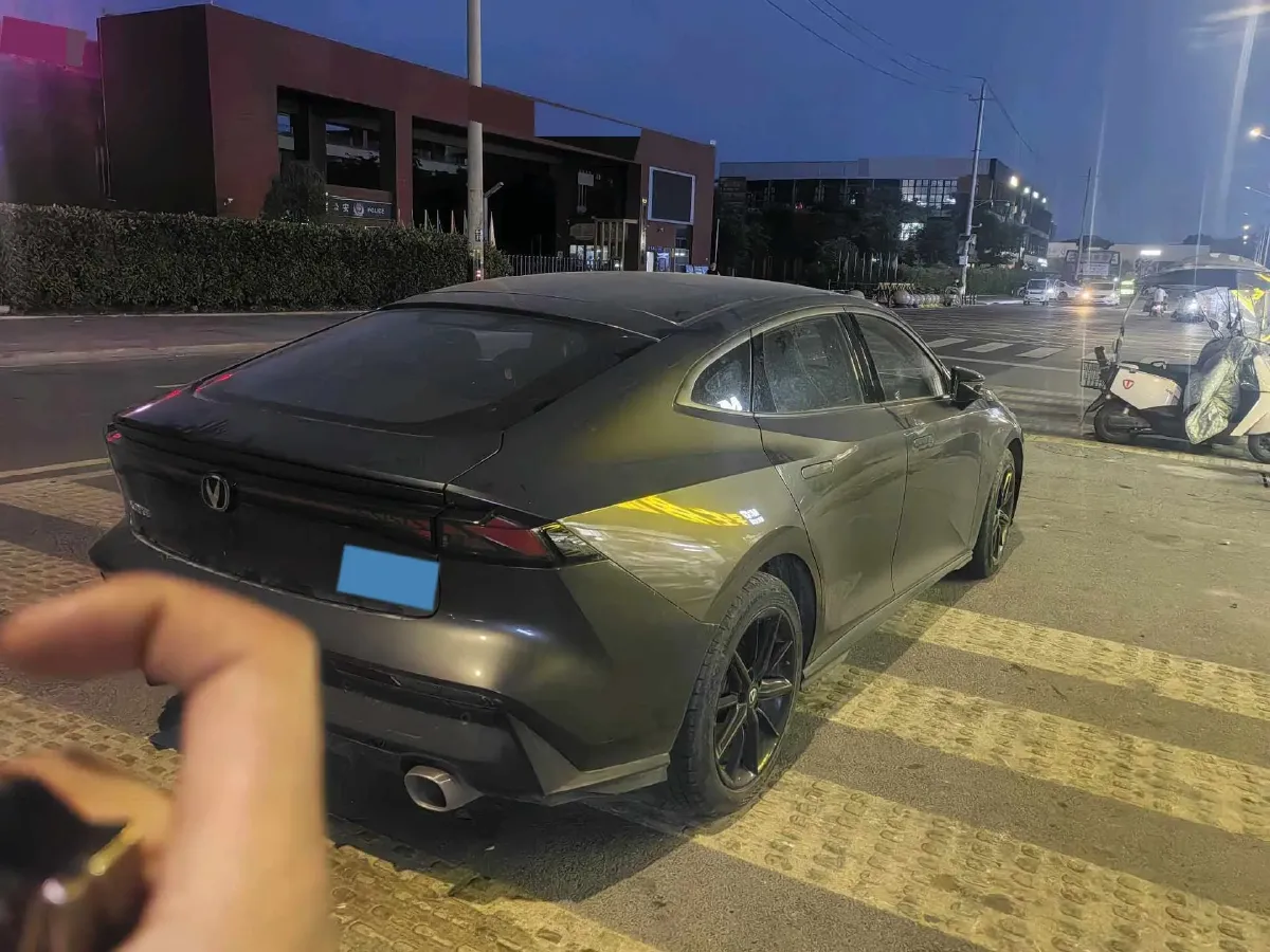 2023 ChangAn UNI-V 1.5T 188HP L4 7DCT,autocango,china used car exporter,china ev exporter,chinese used car exporter,chinese used ev exporter