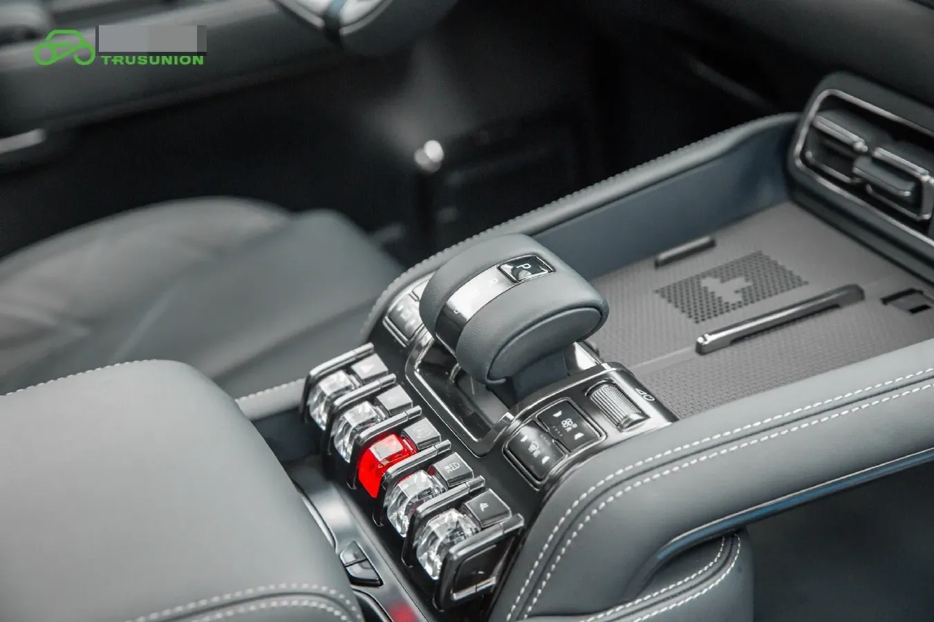 2023 FangChengBao Bao 5 1.5T 194HP L4 E-CVT PHEV 31.8KWH,autocango,china used car exporter,china ev exporter,chinese used car exporter,chinese used ev exporter