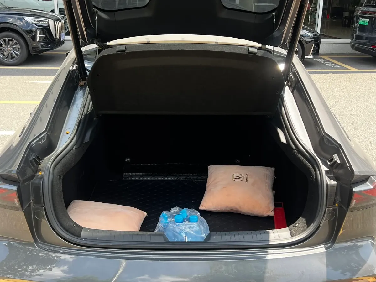2023 ChangAn UNI-V 1.5T 188HP L4 7DCT,autocango,china used car exporter,china ev exporter,chinese used car exporter,chinese used ev exporter