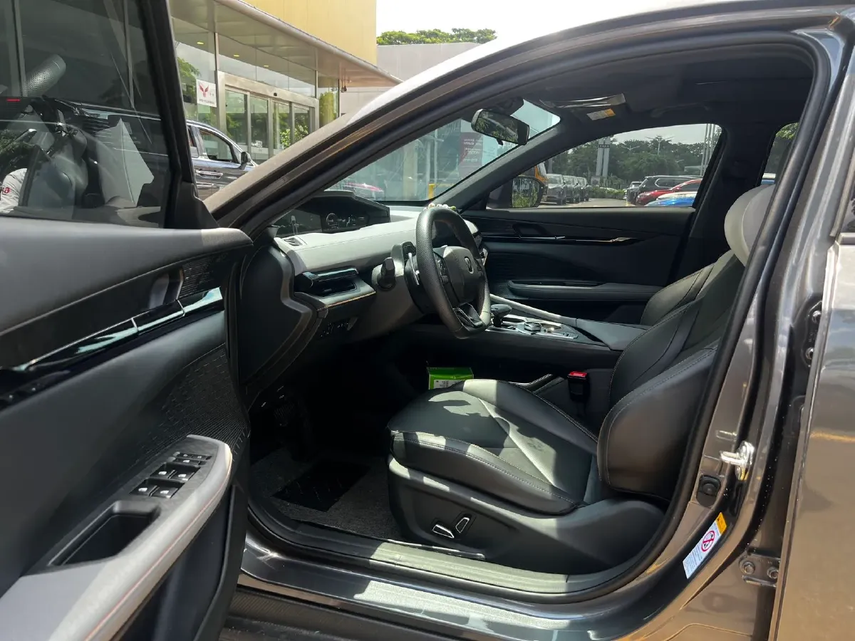 2023 ChangAn UNI-V 1.5T 188HP L4 7DCT,autocango,china used car exporter,china ev exporter,chinese used car exporter,chinese used ev exporter
