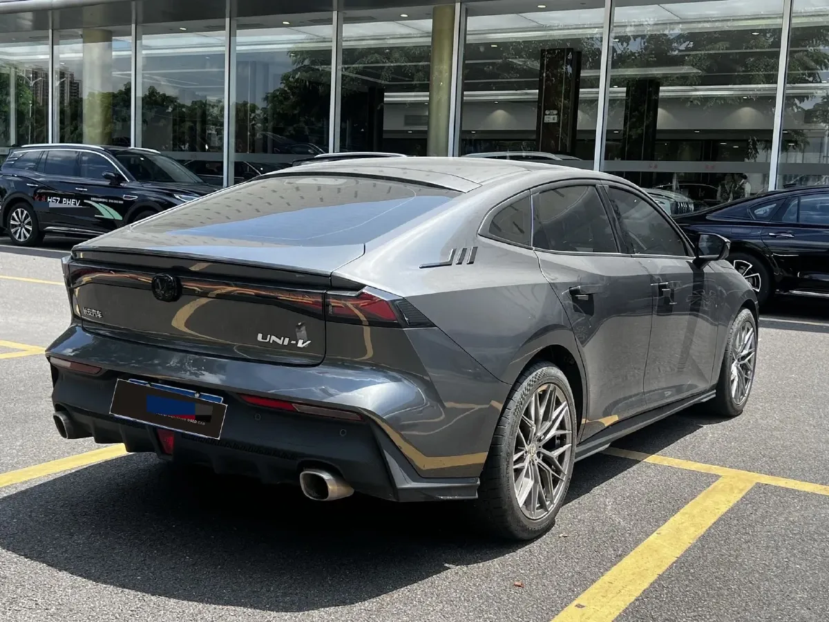 2023 ChangAn UNI-V 1.5T 188HP L4 7DCT,autocango,china used car exporter,china ev exporter,chinese used car exporter,chinese used ev exporter