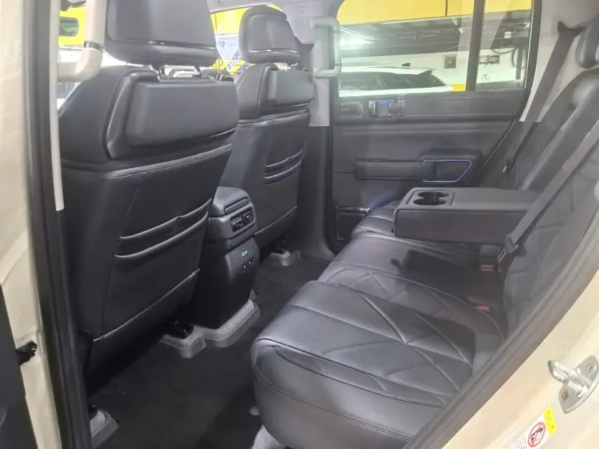2023 FangChengBao Bao 5 1.5T 194HP L4 E-CVT PHEV 31.8KWH,autocango,china used car exporter,china ev exporter,chinese used car exporter,chinese used ev exporter