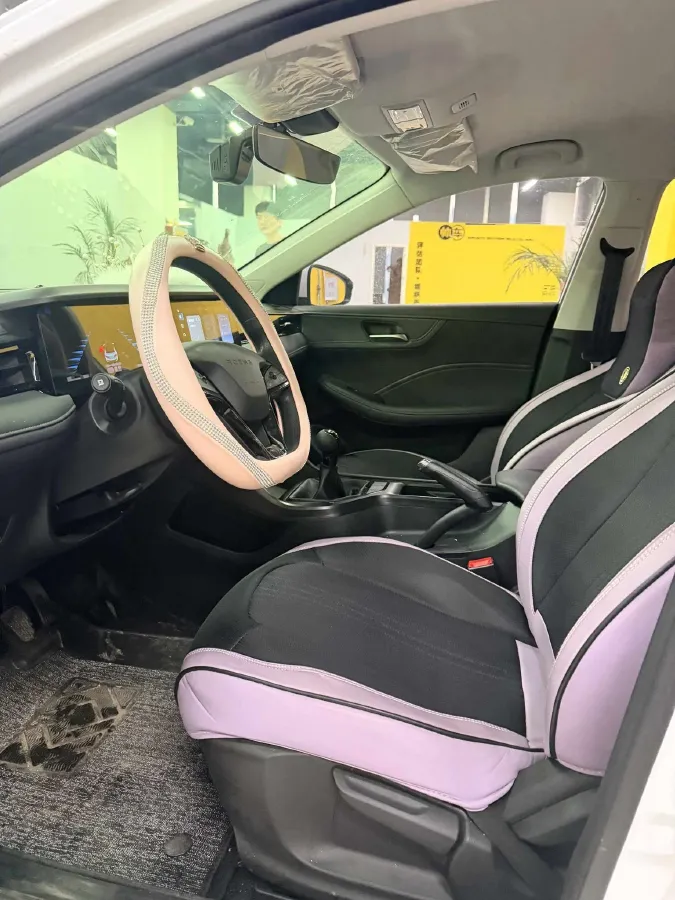 2023 Roewe i5 1.5L 129HP L4 5MT,autocango,china used car exporter,china ev exporter,chinese used car exporter,chinese used ev exporter
