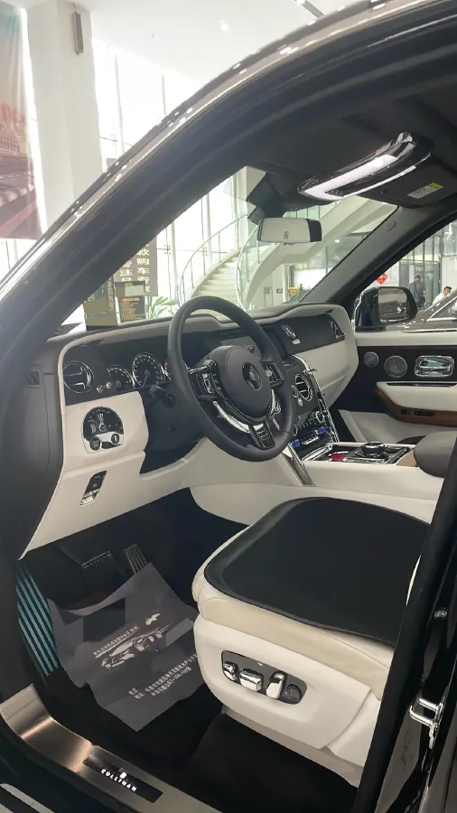2018 Rolls-Royce Cullinan 6.7T 571HP V12 8AT,autocango,china used car exporter,china ev exporter,chinese used car exporter,chinese used ev exporter