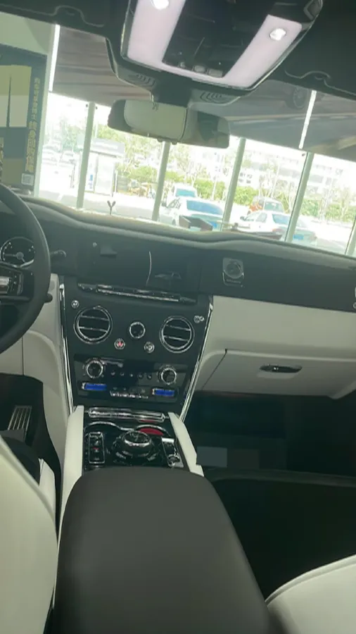 2018 Rolls-Royce Cullinan 6.7T 571HP V12 8AT,autocango,china used car exporter,china ev exporter,chinese used car exporter,chinese used ev exporter